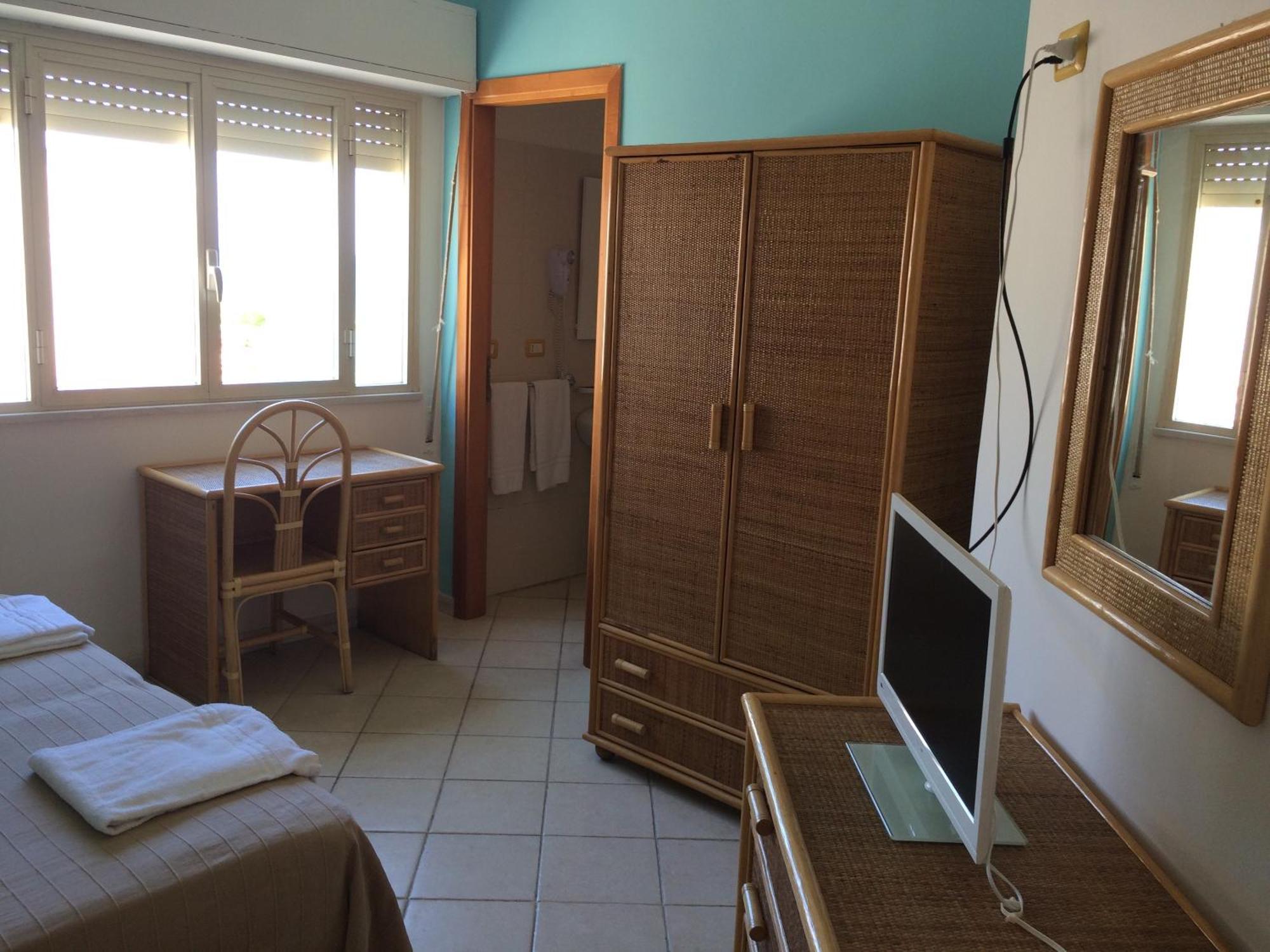 Hotel Il Triangolo Аньоне Бани Екстериор снимка